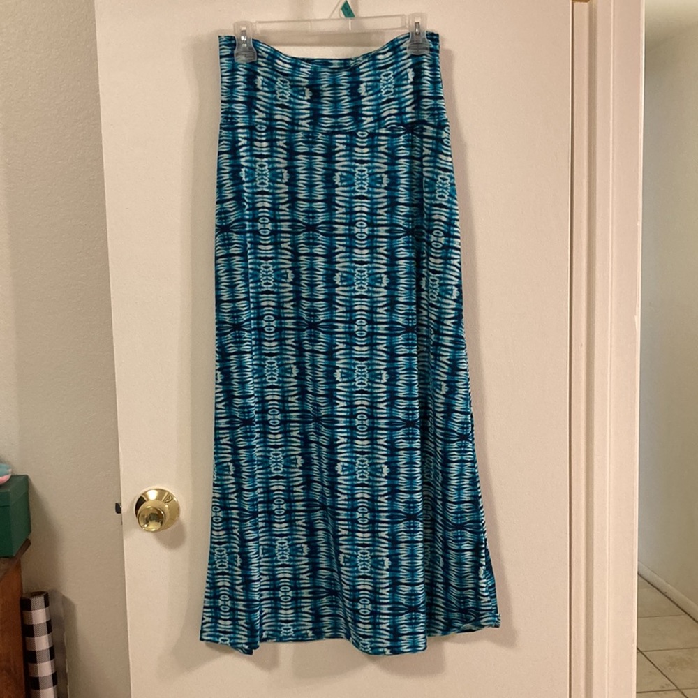 Lily Rose Blue and white patterned maxi skirt
